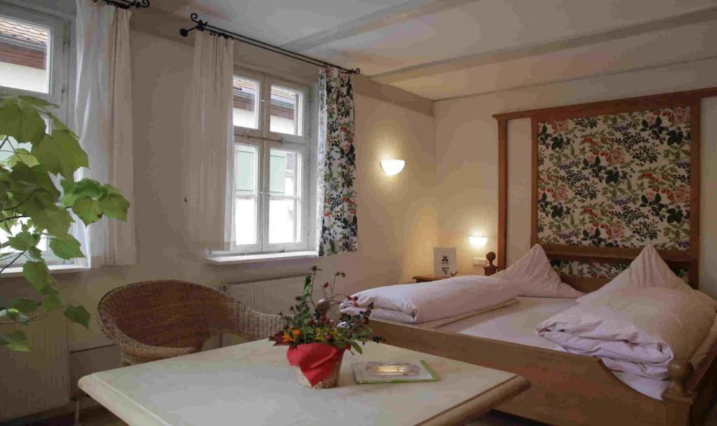 Hotel Weisses Ross Динкельсбюль Экстерьер фото